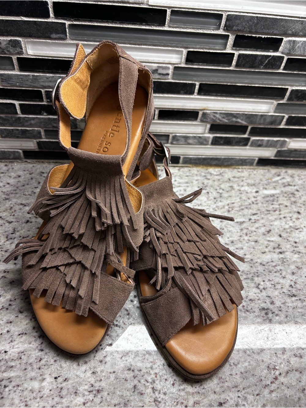 Gentle Souls by Kenneth Cole Fringe Suede Sandals in Brown size 8.5